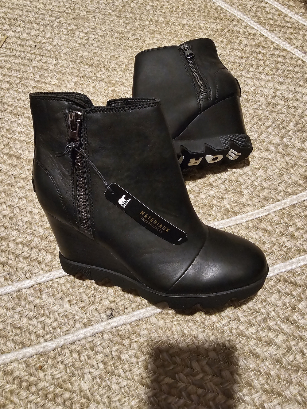 Sorely Wedge Booties